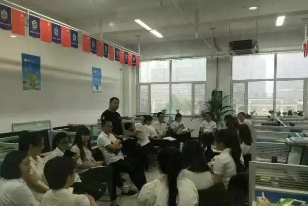 家人們開(kāi)展學(xué)習(xí)探討活動(dòng)。 