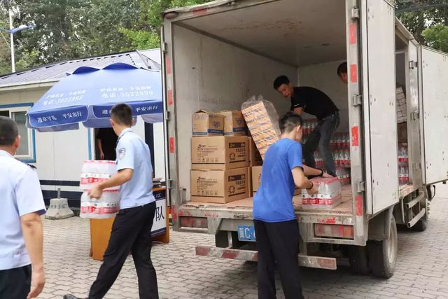 乾港慰問(wèn)一線干警 乾港慰問(wèn)一線干警