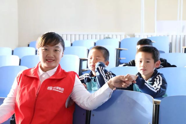 慰問孤兒院 慰問孤兒院